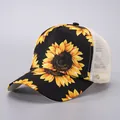 Detail der Sonnenblumen-Baseballkappe mit weißem Netzrücken für Pferdeschwanz-Frisuren - Schwarzer Grund Hellgelb Sonnenblume Druck (15# Farbe)