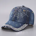 Berretto denim blu con ragnatela di strass, borchie argentate e visiera con strappi - Regolabile / Blu Denim con Ragnatela di Strass