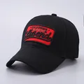 Berretto da baseball in cotone nero con ricamo Legend rosso in rilievo sulla parte frontale - Regolabile / Nero Legend Ricamo