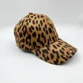 Klassische Baseballkappe mit Leopardenmuster und hochwertiger Samt-Textur-Oberfläche - Verstellbar / Gebürsteter Leopard - Hellbraun
