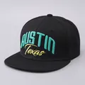 Gorra snapback negra con bordado de Austin Texas y visera plana de estilo hip hop - Ajustable / Negro Sólido Letra Azul Bordada