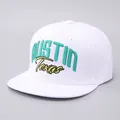 Bordado detallado de AUSTIN Texas en una gorra hip-hop blanca de visera plana - Ajustable / Blanco Letra Azul Bordada