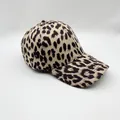 Klassische Baseballkappe mit braunem Leopardenmuster und weicher Wildleder-Samt-Textur - Verstellbar / Gebürsteter Leopard - Khaki