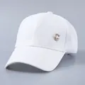 Berretto da baseball bianco traspirante con elegante emblema a lettera G e strass - Regolabile / Bianco
