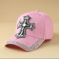 Berretto da baseball in cotone rosa con croce di strass e rivetti per le donne - Regolabile / Rosa