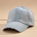 Berretto in denim azzurro con scritta LOVE in strass e dettagli vintage invecchiati - Regolabile / Blu Chiaro - LOVE Grande con Strass (Denim)