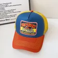 Dettaglio del cappellino vintage trucker con ricamo Station Motocross Team - Regolabile / Patch Moto Blu Tesa Arancione
