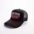 Dettaglio cappello trucker nero con rete, cuciture rosse e ricamo vintage dell'aquila - Station-Nero Tinta Unita