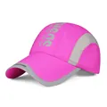 Détail du panneau en maille respirante et du liseré réfléchissant sur la casquette - Rose Néon/Gris (Style A)
