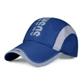 Détail de la maille respirante et de l'impression sportive sur la casquette séchage rapide - Dark Blue/Light Gray (Style A)