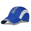 Casquette de sport bleue à séchage rapide avec maille blanche et détails RUNSU réfléchissants - Bright Blue/White (Style A)