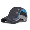 Détail des empiècements en mesh noir respirant sur la casquette de sport de plein air - Dark Gray/Blue Purple Light Gray (Style B)