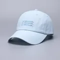 Hellblaue schnelltrocknende Baseballkappe mit Stickerei und breiter gebogener Krempe - Verstellbar / Hellblau