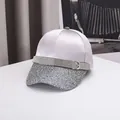 Berretto da baseball satinato da donna con paillettes e cintura di strass - Regolabile / Lucido-Grigio