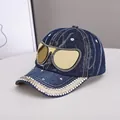 Cappellino di jeans con strass scintillanti e un originale motivo di occhiali da sole - Regolabile / Blu scuro