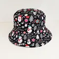 Dettaglio del cappello alla pescatora nero con motivi di Natale e Babbo Natale - Buon Natale Colore Nero (8#)