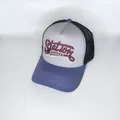 Dettaglio del testo Station ricamato su un cappello mesh con visiera a contrasto - Regolabile / Stile Ricamo a Contrasto Grigio Blu (6#)