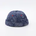 Berretto vintage blu navy senza visiera con motivo paisley e occhielli rossi ricamati - Regolabile / Blu navy