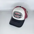 Dreifarbige Trucker-Kappe mit besticktem Aufnäher und rotem Mesh-Gewebe - Verstellbar / Schwarz Weiß Rot Buchstaben Stil (18#)