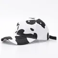 Primer plano de gorra de béisbol con estampado de vaca, tejido de sarga y visera curva - Ajustable / Estampado de Vaca-Blanco