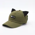 Berretto da baseball verde oliva con orecchie di gatto nere ed etichetta Hand Made - Regolabile / Verde
