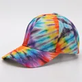 Λεπτομέρεια από ζωντανό σχέδιο tie-dye ουράνιο τόξο και ραφές σε καπέλο του μπέιζμπολ - Ζωηρό Tie-Dye (17#)