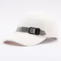 Berretto da baseball invernale in pelliccia sintetica bianca con strass e fibbia metallica - Regolabile / Bianco