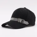 Cappellino da baseball invernale in pelliccia sintetica nera con strass e fibbia d'argento - Regolabile / Nero