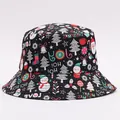 Dettaglio delle stampe natalizie digitali con Babbo Natale su un cappello a secchiello - M (56-58cm) / Albero di Natale Nero