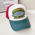 Cappellino trucker vintage con rete rossa e ricamo di pesce in bianco e verde - Regolabile / Pesce Bianco Tesa Verde