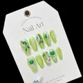 Press-on nagels met groen marmeren design, wit slangenreliëf en metaalaccenten - Extra Klein (XS) / Kikkerknoop Witte Slang