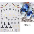 Détails d'autocollants pour ongles Halloween avec araignées dorées et chats noirs - Style Chat Noir Balai Doré (CKK-012)