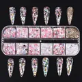 Details von 12-Raster-Nagelkunst-Pailletten mit rosa Herzen und Sternen auf Schwarz - 12-Gitter Gemischte Pailletten Stil (S126-15)
