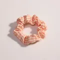 Elastico per capelli in tessuto a quadretti rosa e bianchi con morbida trama arricciata - Rosa