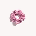 Dettaglio dell'elastico per capelli a quadri rosa e bianchi con trama in cotone - Rosa Dolce