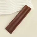 Nahaufnahme braunes elastisches Yoga-Stirnband mit atmungsaktiver Strickstruktur - Hellkaffee