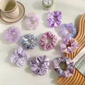 Dettagli del set di elastici per capelli viola in vari materiali come raso e organza - Splendida Fragranza