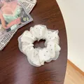 Schicker Organza-Haargummi in Creme mit schwarzen Punkten für elegantes Styling - Weiß Mit Punkten