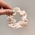Scrunchie in organza color champagne con finitura setosa e consistenza morbida - Beige