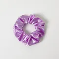 Leuchtendes hellviolettes Satin LED Scrunchie mit seidigem Glanz und Falten-Design - Violett