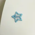 Pinza para el pelo con estrella hueca azul claro y acabado mate para niñas y jóvenes - Azul