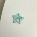Horquilla con forma de estrella azul claro y acabado mate con clip de metal para niña - Verde esmeralda