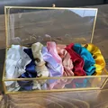 Set di 10 elastici per capelli in raso colorato effetto seta in scatola di vetro - Sussurro d'Inchiostro