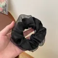 Eleganter schwarzer Mesh-Organza-Scrunchie mit weicher, durchscheinender Textur für Zöpfe - Doppellagiges Mesh / Schwarz