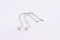 Crochets d'oreilles en argent S925 avec pierre de zircone claire au design minimaliste - Or blanc