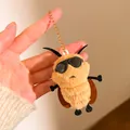 Nahaufnahme eines lustigen Plüsch-Kakerlaken-Anhängers mit Sonnenbrille und Goldkette - Sonnenbrillen Stil
