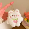 Détail d'un joli porte-clés lapin en peluche avec broderie rose et chaîne à boules dorée - Chat avec nœud rose vert (Style Cinq) / Blanc