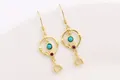 S925 silver gold-plated dangle earrings with turquoise and pink stones in retro leaf style - Green Clip