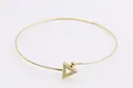 Brazalete minimalista de plata S925 dorada con colgante de triángulo y circonitas - Plata Bañada en Oro