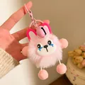 Vue détaillée du porte-clés en peluche rose avec visage d'ours et clochette rose - Style Tête d'Ours Rose avec Clochette (F-4571)